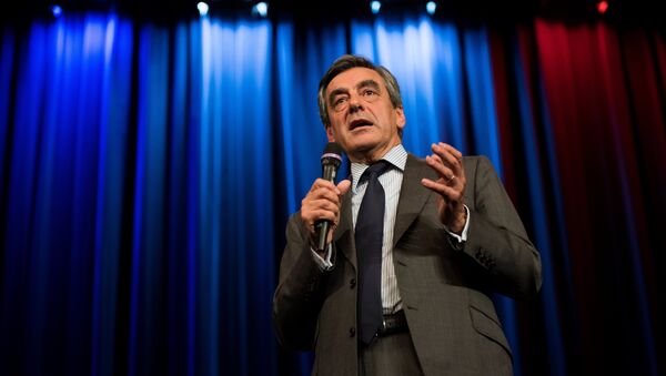 Right-wing Les Republicains (LR) party's candidate for the party's primary ahead of the 2017 presidential election, Francois Fillon (File) - Sputnik Mundo