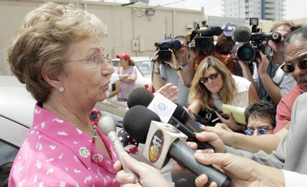 Juanita Castro, ante los periodistas en Miami, EEUU. La hermana del difunto Fidel Castro expresó su pesar por la muerte de su familiar, pero indicó que no acudirá al funeral que se celebrará el 4 de diciembre en Santiago de Cuba. - Sputnik Mundo