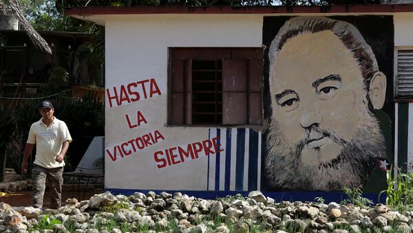 La gente rinde homenaje a Fidel Castro - Sputnik Mundo