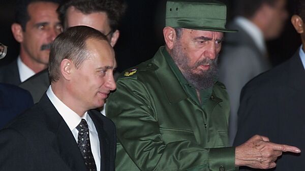 Cuban President Fidel Castro welcoming Russian President Vladimir Putin - Sputnik Mundo