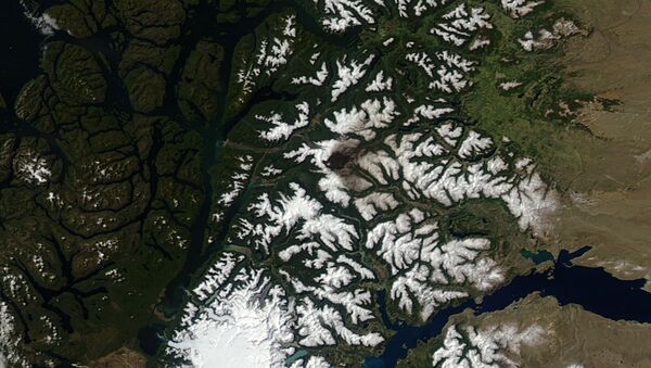 Imagen satelital del volcán Hudson en Chile - Sputnik Mundo