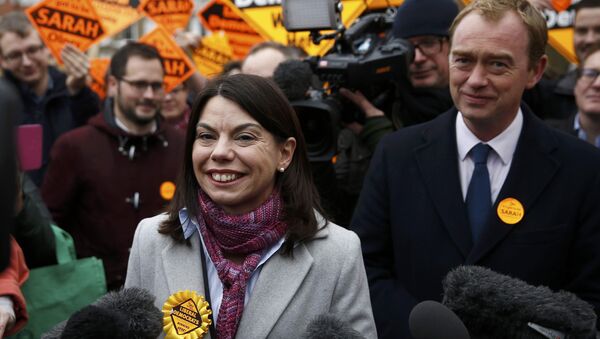 Sarah Olney, contable de 38 años sin previa experiencia en política, sumó cerca del 50% de votos en Richmond Park, Reino Unido - Sputnik Mundo