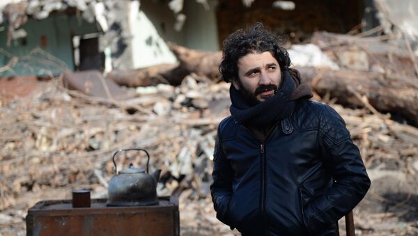 Sarik Andreasián durante las grabaciones de su película 'Terremoto' - Sputnik Mundo