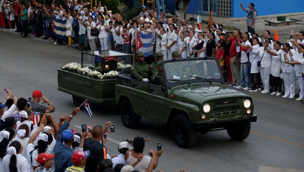 La caravana con las cenizas de Fidel Castro termina su recorrido en Santiago de Cuba - Sputnik Mundo