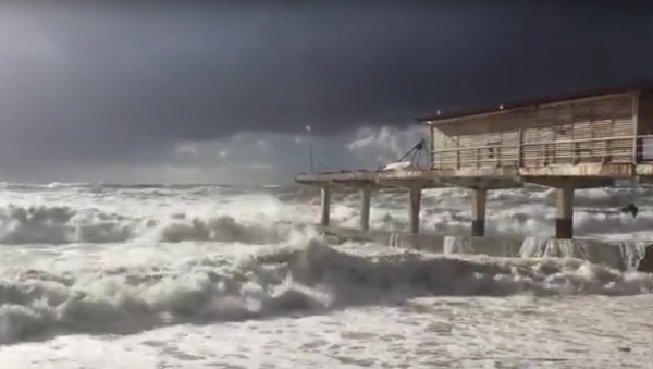 Un tornado llega al balneario ruso de Sochi - Sputnik Mundo