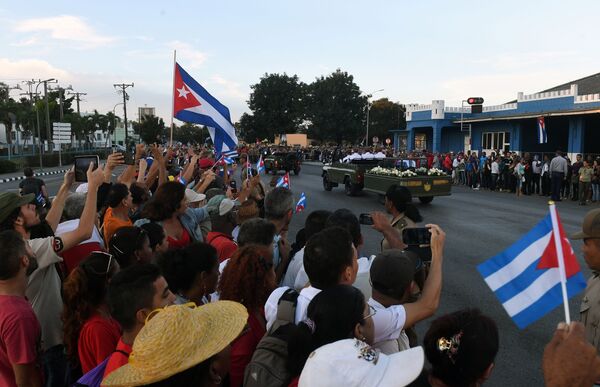 Cortejo fúnebre con las cenizas del comandante Fidel Castro en la ciudad de Santiago de Cuba - Sputnik Mundo