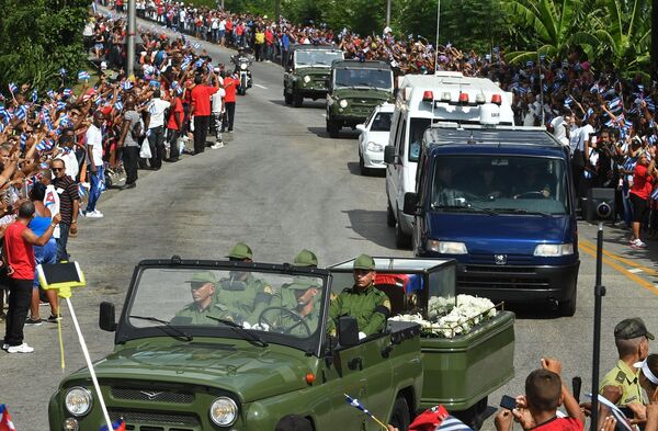 El cortejo fúnebre con las cenizas del comandante Fidel Castro arriba a la ciudad de Santiago de Cuba - Sputnik Mundo
