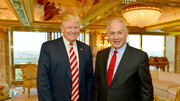 Israeli Prime Minister Benjamin Netanyahu (R) stands next to Republican U.S. presidential candidate Donald Trump during their meeting in New York, September 25, 2016. - Sputnik Mundo