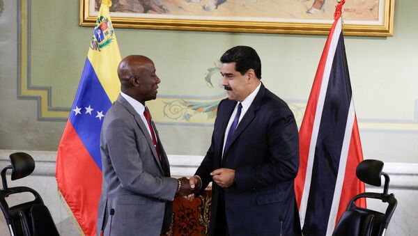 Keith Rowley, primer ministro de Trinidad y Tabago, y Nicolás Maduro, presidente de Venezuela - Sputnik Mundo