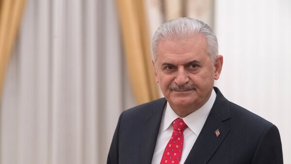 El primer ministro turco, Binali Yildirim, durante su visita a Moscú - Sputnik Mundo