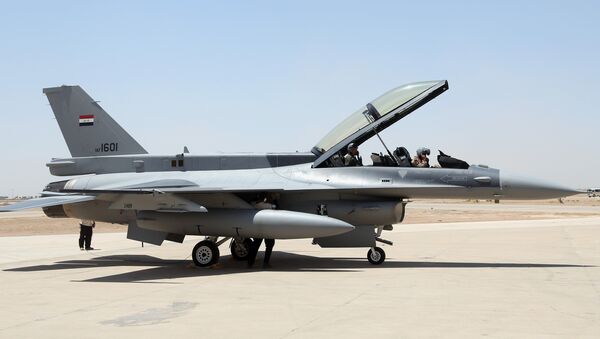 Caza F-16 de las Fuerzas Aéreas de Irak - Sputnik Mundo