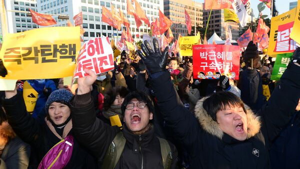 La gente reacciona a la decisión de destituir a la presidenta surcoreana, Park Geun-hye - Sputnik Mundo
