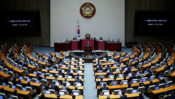 Lawmakers attend a plenary session to vote on the impeachment bill of President Park Geun-hye at the National Assembly in Seoul - Sputnik Mundo