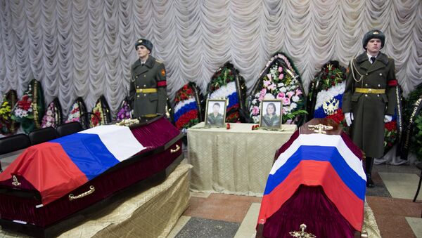 La ceremonia de despedida a Galina Mijáilova y Nadezhda Durachenko, médicas militares que murieron en el bombardeo del hospital de campaña ruso en Alepo - Sputnik Mundo