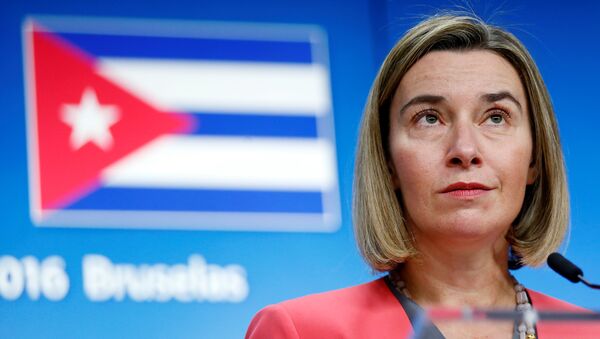 European Union foreign policy chief Federica Mogherini holds a news conference after meeting Cuba's Foreign Minister Bruno Rodriguez at the EU Council in Brussels, Belgium - Sputnik Mundo