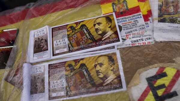 Los billetes de lotería con la imagen de Francisco Franco (archivo) - Sputnik Mundo