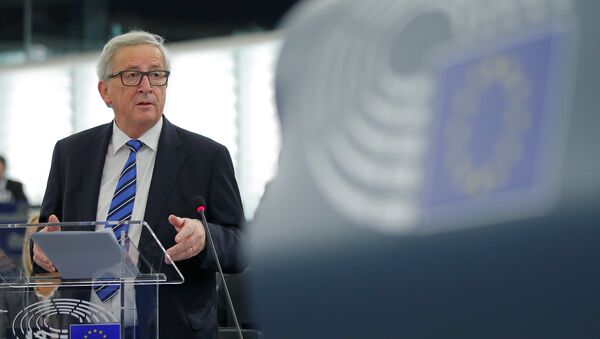 European Commission President Jean-Claude Juncker addresses the European Parliament in Strasbourg, France - Sputnik Mundo
