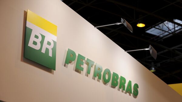 A picture shows the logo of Brazil state-run oil giant Petrobras during the World Gas Conference exhibition in Paris - Sputnik Mundo