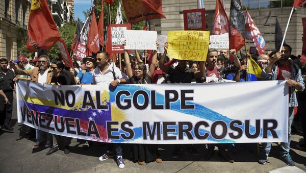 Una protesta contra la expulsión de Venezuela de Mercosur (archivo) - Sputnik Mundo