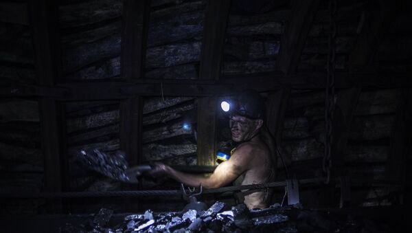 Mina de carbón en Donbás - Sputnik Mundo