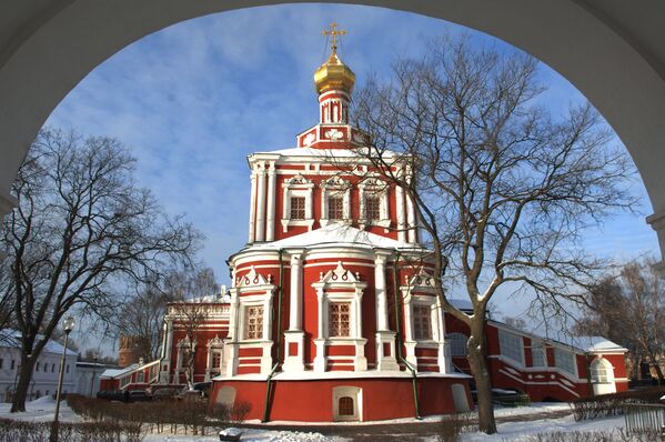 El templo de la Dormición de la Virgen María en el Monasterio de Novodévichi. - Sputnik Mundo