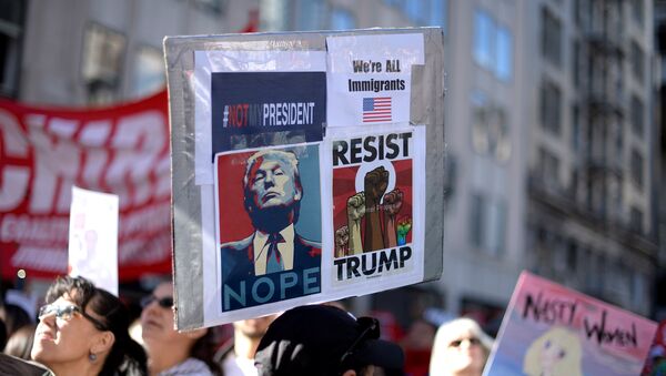 Protestas en Los Angeles, EEUU, en contra del presidente Donald Trump - Sputnik Mundo