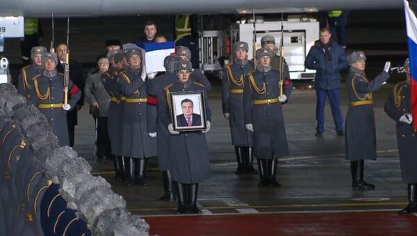 Moscú recibe el cuerpo del embajador ruso asesinado - Sputnik Mundo