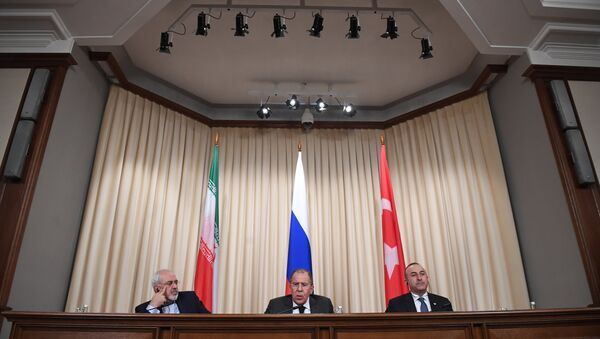 Пресс-конференция глав МИД России, Ирана и Турции - Sputnik Mundo