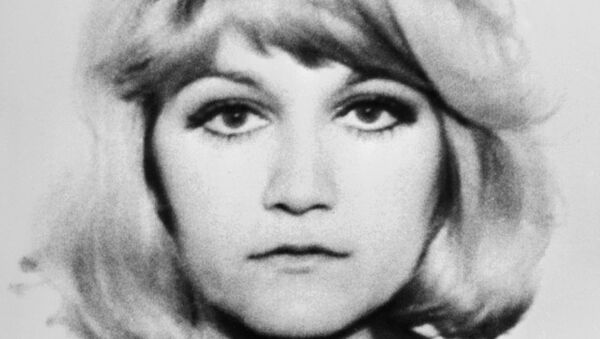 Vesna Vulovic, la azafata que sobrevivió la caída de una altura de 10 kilóemtros (Archivo) - Sputnik Mundo