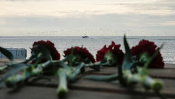 Las flores en un barco en el mar Negro - Sputnik Mundo