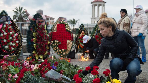 Homenaje a las víctimas del siniestro de avión del avión Tu-154 en Sochi - Sputnik Mundo