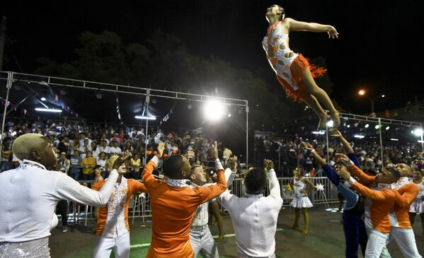 El desfile Salsódromo arrasa en Colombia - Sputnik Mundo