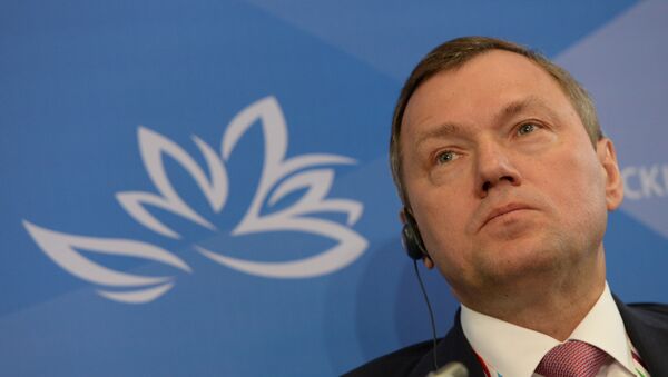 Director General de Rossetti Oleg Budargгin en el foro económico en Vladivostok - Sputnik Mundo