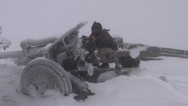 La nieve pone a prueba a los soldados sirios - Sputnik Mundo