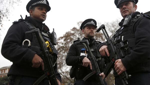 Policías armados en Londres (Archivo) - Sputnik Mundo
