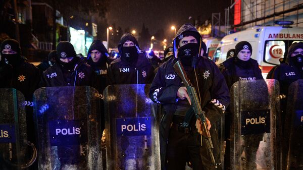 Policía de Estambul en el lugar del ataque - Sputnik Mundo