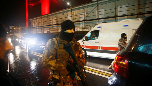 Policía turca cerca del lugar del atentado en Estambul  - Sputnik Mundo