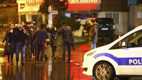 Police secure area near an Istanbul nightclub, Turkey, January 1, 2017. - Sputnik Mundo
