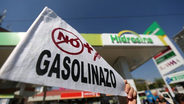 Protestas contra la subida del precio de la gasolina en México - Sputnik Mundo