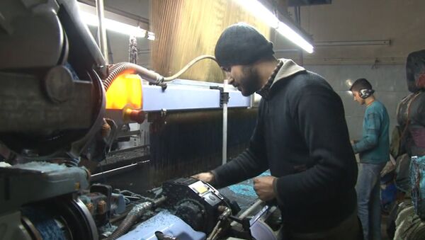 Vuelta a la vida: los trabajadores de Alepo retornan a sus fábricas tras años de combates - Sputnik Mundo