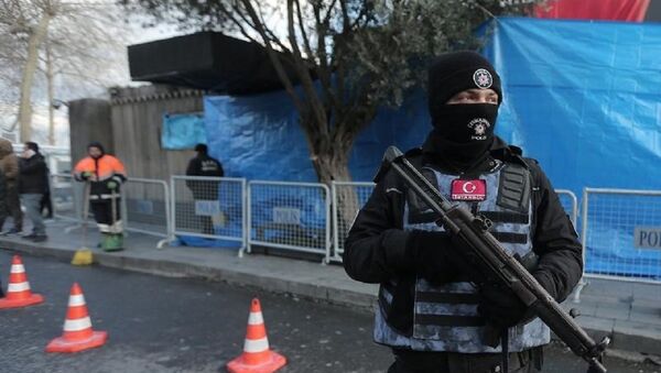 Policía turco en el lugar del atentado en Estambul - Sputnik Mundo