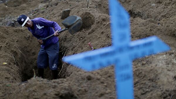 Las tumbas para las víctimas de un motín en la cárcel en Manaos - Sputnik Mundo