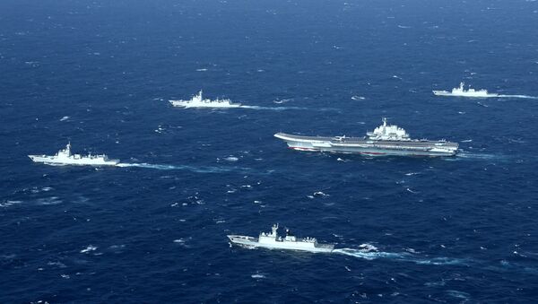 China's Liaoning aircraft carrier with accompanying fleet conducts a drill in an area of South China Sea - Sputnik Mundo