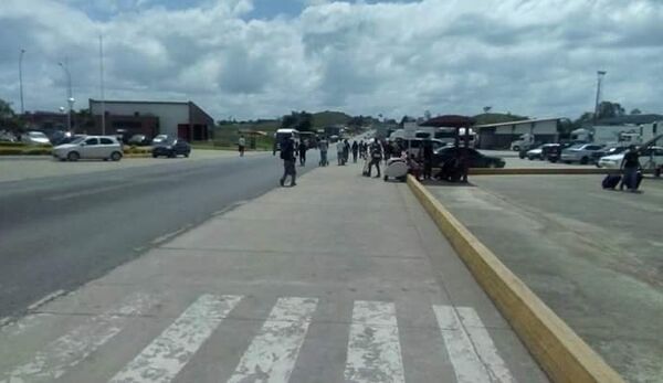 Abren paso vehícular de la frontera entre Brasil y Venezuela - Sputnik Mundo