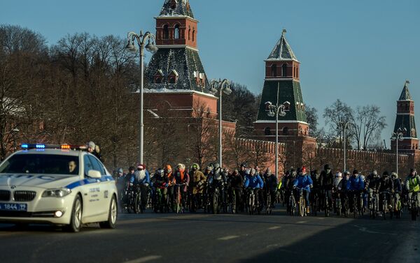El II desfile ciclista de invierno de Moscú - Sputnik Mundo