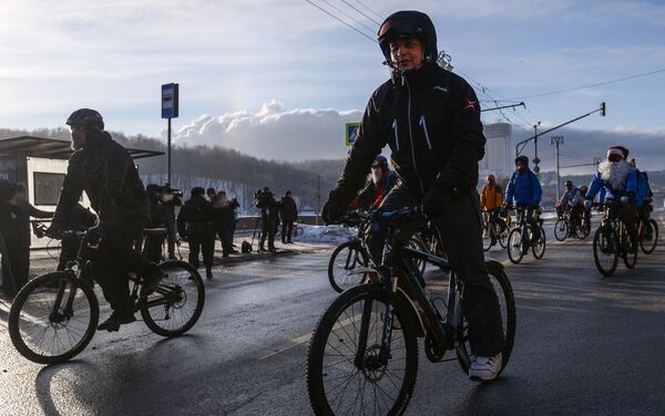 El II desfile ciclista de invierno de Moscú - Sputnik Mundo