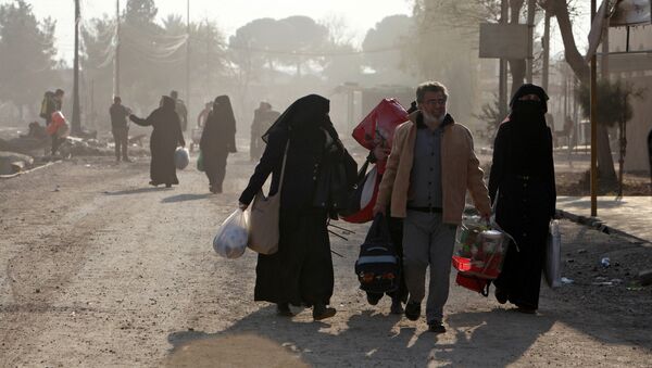 Los residentes de Mosul abandonan sus casas (archivo) - Sputnik Mundo