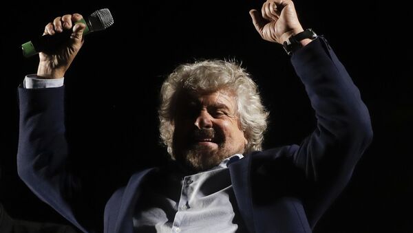Beppe Grillo, líder del Movimiento 5 Estrellas - Sputnik Mundo