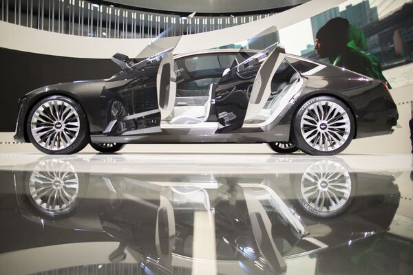 Salón del Automóvil de Detroit: belleza y sensualidad sobre cuatro ruedas - Sputnik Mundo