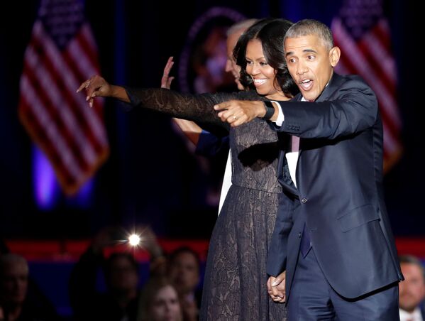 El adiós de Obama: abrazos y lágrimas durante el último discurso del presidente de EEUU - Sputnik Mundo